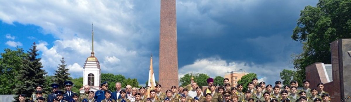 Городской праздник «Прощание с кадетским знаменем» состоялся сегодня на площади Героев города Липецка
