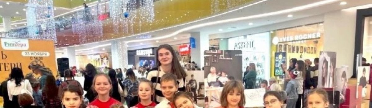 Юные вокалисты поздравили мам с праздником!