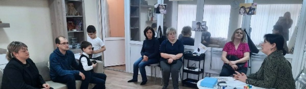 Домовенок встречает гостей